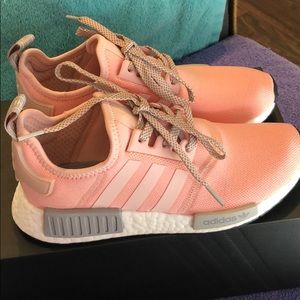 Womens size 7 adidas NMD_r1 w